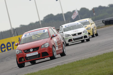 Anders Fjordbach er trådt ind i Volkswagen Polo Cup uden nogen forudgående forudsætninger. Der går faktisk et helt år, inden han kan overveje at gå til køreprøve.